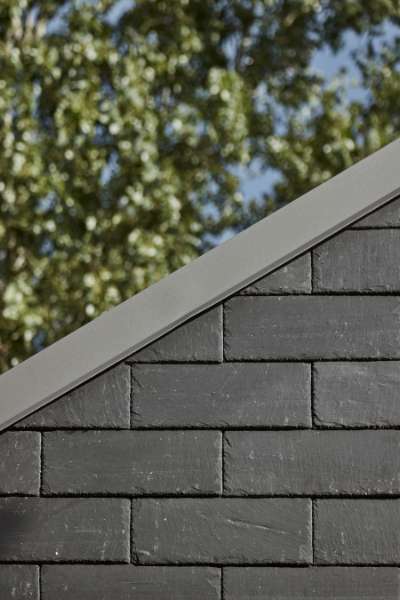 Slate, wood and steel profiles in stylish symmetry, Mågevej 11, 4040 Jyllinge